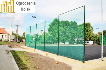 Boisko sportowe - dobra siatka na boisko - Wieszane siatki ochronne